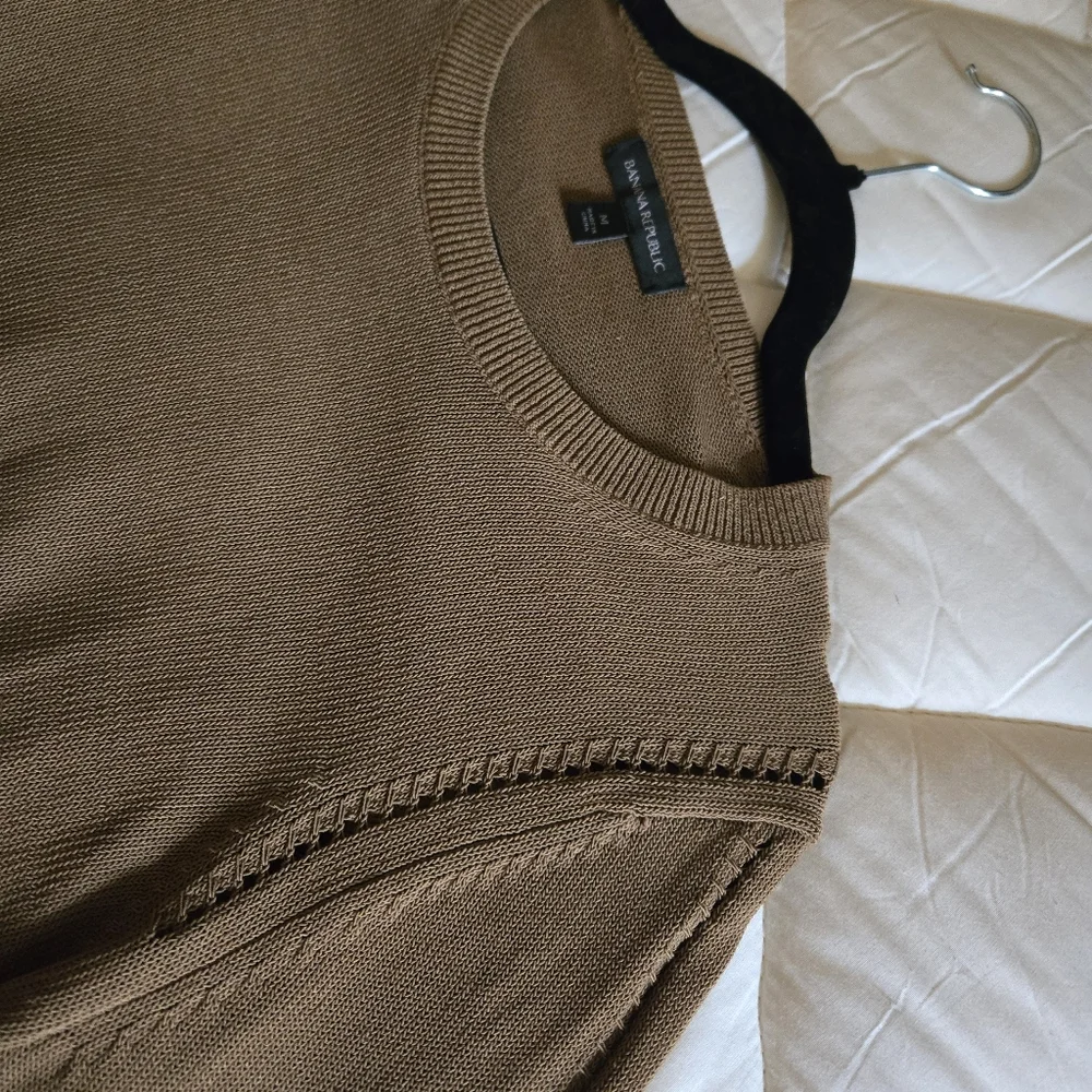 Banana Republic Camel Crew Neck Sweater